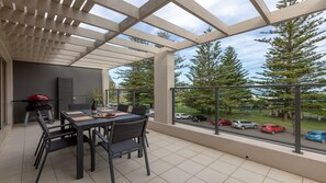 Outdoor dining - Shore To Please - comfort, cafes and beaches (Kiama)