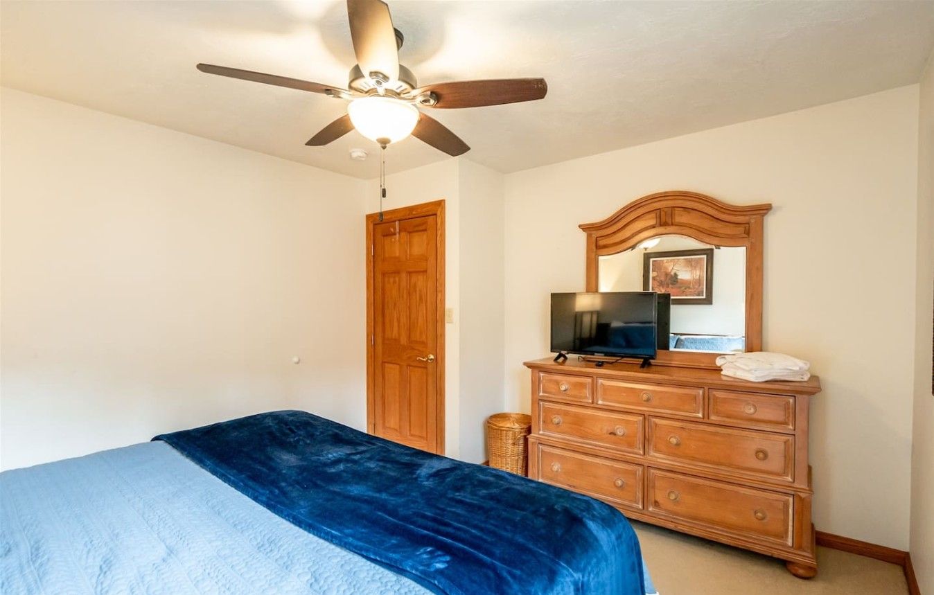 6 bedrooms, WiFi (free), bed sheets