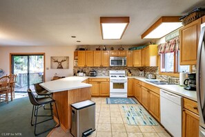 Fridge, oven, stovetop, dishwasher