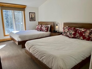 4 bedrooms, iron/ironing board, WiFi, bed sheets - Riva Ridge 735 | 4BR Vail Village (Vail)