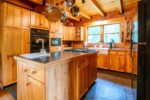 Fridge, microwave, oven, stovetop - Dream Catcher - 2014 Cabin Mountain Road<br><br>Dream Catcher - Classic Cabin on Private 3 Acre Lot w/ Pond, Pet Friendly, Hot Tub (Davis)