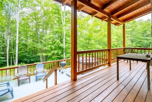 Dream Catcher - 2014 Cabin Mountain Road<br><br>Dream Catcher - Classic Cabin on Private 3 Acre Lot w/ Pond, Pet Friendly, Hot Tub