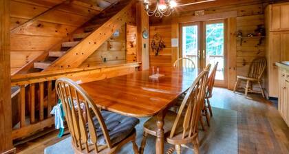 Dream Catcher - Classic Cabin, Private Lot w/ Pond