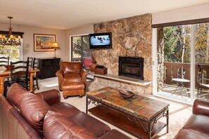 TV, fireplace