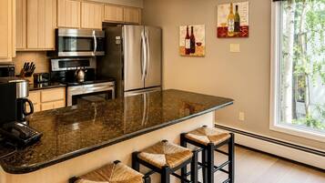 Coffee/tea maker, fridge, microwave, oven