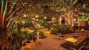 Outdoor dining - CasaGrandeSouthBeach by AmericanVacationLiving 4RM (Miami Beach)