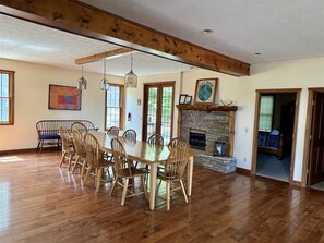 Dining - Hawthorne Lodge - Walk to Slopes, Air Conditioning (Davis)