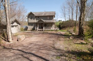 Exterior - Woodland Pond - 132 Teakwood Drive
Woodland Pond - Lake Front Home, Air Conditioning, Hot Tub (Davis)