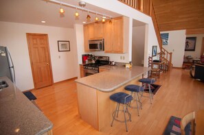 Réfrigérateur, four, plaque de cuisson, lave-vaisselle