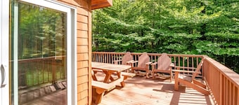 Mountain Shadows - 169 Woods End Court
Mountain Shadows - Access to Community Swimming & Fishing Pond, Hot Tub, Pet Friendly