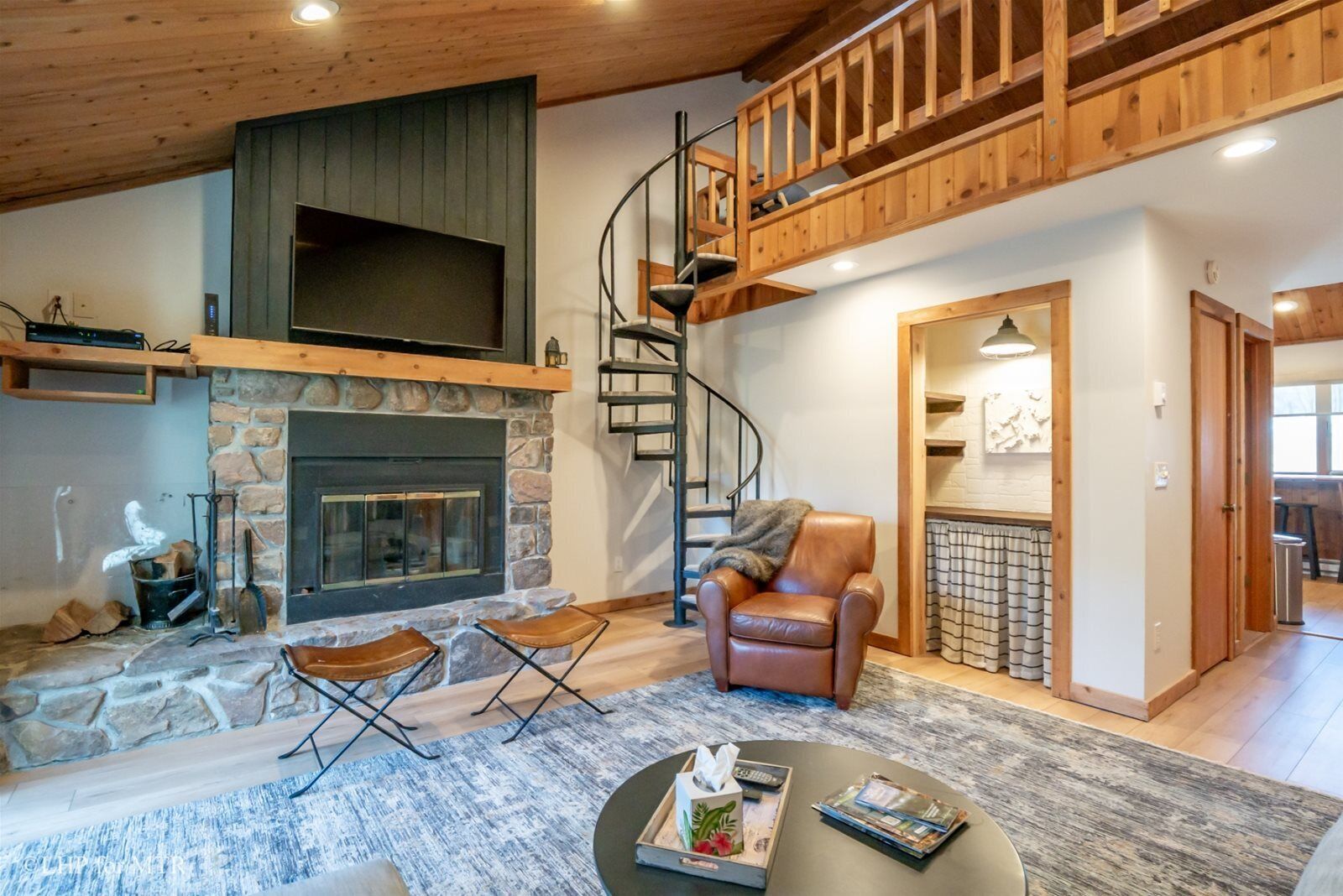 Cheminée, lecteur de DVD