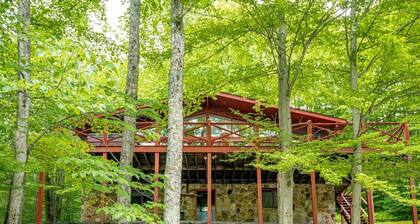 Our Greyt Escape - Lake Access and Hot Tub!