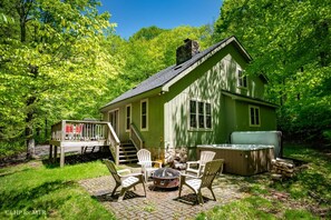 Terrace/patio - Gnarnia - 434 Cabin Mountain Road

Gnarnia - Air Conditioning, Lake Access, Fire Pit, Hot Tub (Davis)