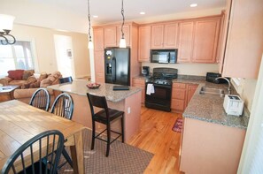 Private kitchen - Aspen Village 34 - Air Conditioning, Hot Tub, Comm (Davis)