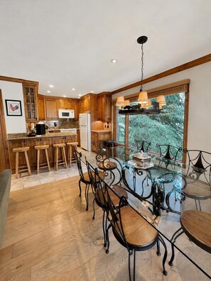 Dining - Riva Ridge 720 | 2BR Vail Village (Vail)