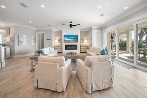 TV, fireplace - All The Views, W/Private Pool & FREE 6 Seater Golf Cart. (Destin)