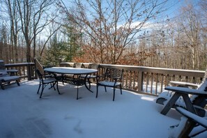 Outdoor dining - Bear Run - Dolly Sods & Lake Access, Hot Tub (Davis)