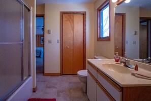 Bathroom - Bear Run - Dolly Sods & Lake Access, Hot Tub (Davis)