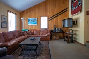 TV, fireplace, DVD player - Bear Run - 279 Ridge Road

Bear Run - Lake Access, Pet Friendly, Hot Tub, Private Lot (Davis)