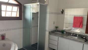 Bathtub, bidet
