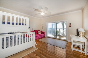 4 bedrooms, iron/ironing board, free WiFi, bed sheets - "Bayside Retreat" Panacea FL...Bay Front, Dock, 2 Large Porches, No Pets, Wifi (Panacea)