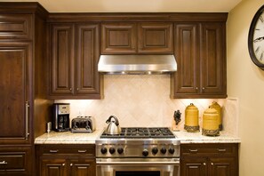 Fridge, microwave, oven, stovetop - Willows 402 | Luxury 2BR Vail Village (Vail)