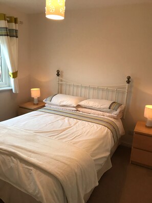 3 dormitorios, tabla de planchar con plancha, wifi gratis y ropa de cama