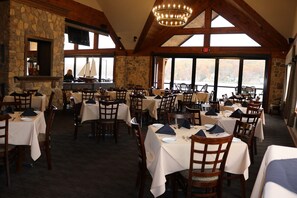 Dining - Stay at beautiful Leisure Lake Lodge (Andover)