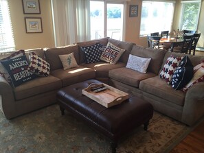 Smart TV, fireplace, DVD player, table football