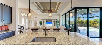 WATERFRONT LUXURY PRIVATE HEATED POOL&SPA/MIN TO BEACH/DOCK&LIFT/GULF ACCESS