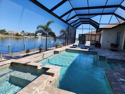 A100+ REVIEW WATERFRONT LUXURY HOME w/HEATED POOL&SPA/GULF ACCESS/CLOSE TO BEACH