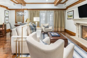 TV, fireplace, books - Willows 103 | Luxury 2BR Vail Village (Vail)