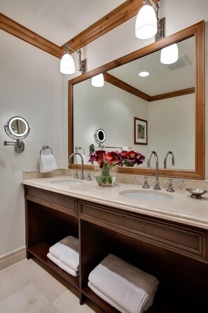 Hair dryer, towels, soap, shampoo - Willows 103 | Luxury 2BR Vail Village (Vail)