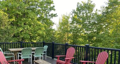 Quiet, Peaceful Location, Walk to Everything, Hot Tub, Fireplace, Game Room