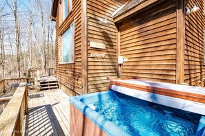 Outdoor spa tub - Brookside - 162 Northpoint Way<br><br>Brookside - Hot Tub, Pet Friendly, Short Drive to Two Ski Resorts & Two State Parks (Davis)