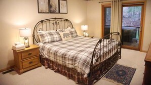 Room - Serenity - Access to Swimming & Fishing Pond (Davis)