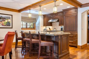 Fridge, microwave, oven, stovetop - Willows 201 | Luxury 2BR Vail Village (Vail)