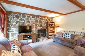 Fireplace, DVD player