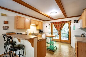 Køleskab, ovn, kogeplade, opvaskemaskine