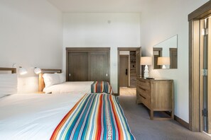 2 habitaciones, tabla de planchar con plancha, wifi y ropa de cama