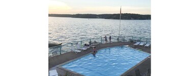 LEDGES LAKE GETAWAY, BOAT SLIP, 2 POOLS, BEACH FRONT, MM 20.5