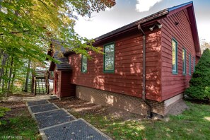 Exterior - Almost Aspen - 39 Trails End Court<br><br>Almost Aspen - Hot Tub, Pool Table, Gas Fireplace, Garage (Davis)