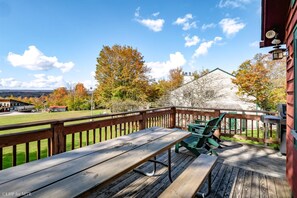 Outdoor dining - Almost Aspen - 39 Trails End Court<br><br>Almost Aspen - Hot Tub, Pool Table, Gas Fireplace, Garage (Davis)