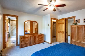 6 bedrooms, WiFi, bed sheets - Almost Aspen - 39 Trails End Court<br><br>Almost Aspen - Hot Tub, Pool Table, Gas Fireplace, Garage (Davis)