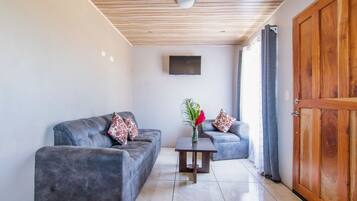 Family Apartment, 2 Bedrooms, Accessible (Casa Monarca 2) | Individually furnished, free WiFi, bed sheets