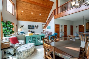 TV, fireplace, DVD player - Huck`s Place - 118 Brookside Drive

Huck`s Place - Great Access to Local Hiking Trails, Air Conditioning, Pool Table, Pet Friendly (Davis)