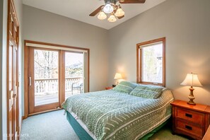 6 bedrooms, free WiFi, bed sheets - Huck`s Place - 118 Brookside Drive

Huck`s Place - Great Access to Local Hiking Trails, Air Conditioning, Pool Table, Pet Friendly (Davis)