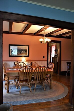 Family dining - Apple Villa Cooperstown (Cooperstown)