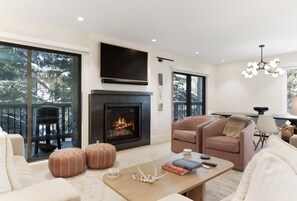 TV, fireplace - Riva Ridge Platinum 725 | 2BR Vail Village (Vail)