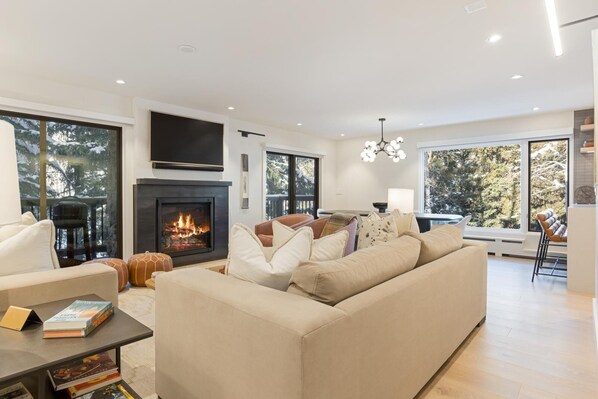 TV, fireplace - Riva Ridge Platinum 725 | 2BR Vail Village (Vail)